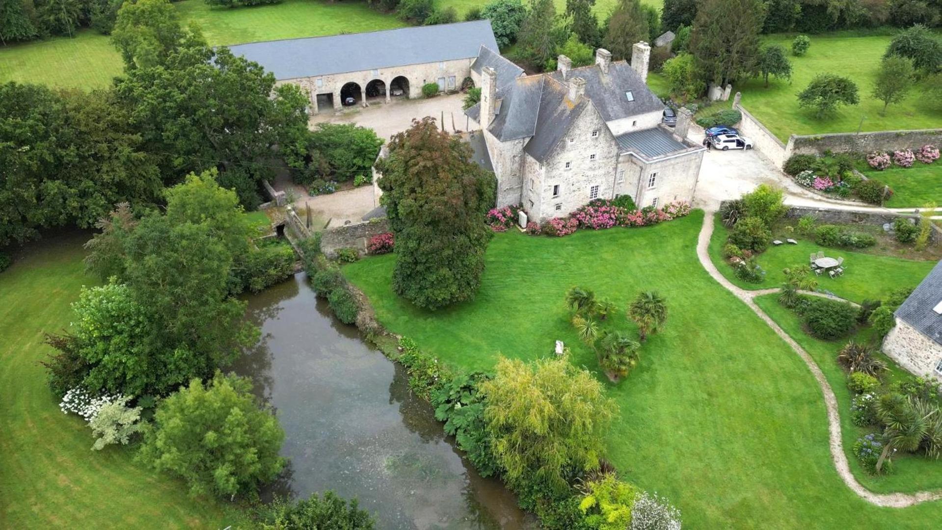 Manoir De Savigny Bed & Breakfast Вальон Екстериор снимка