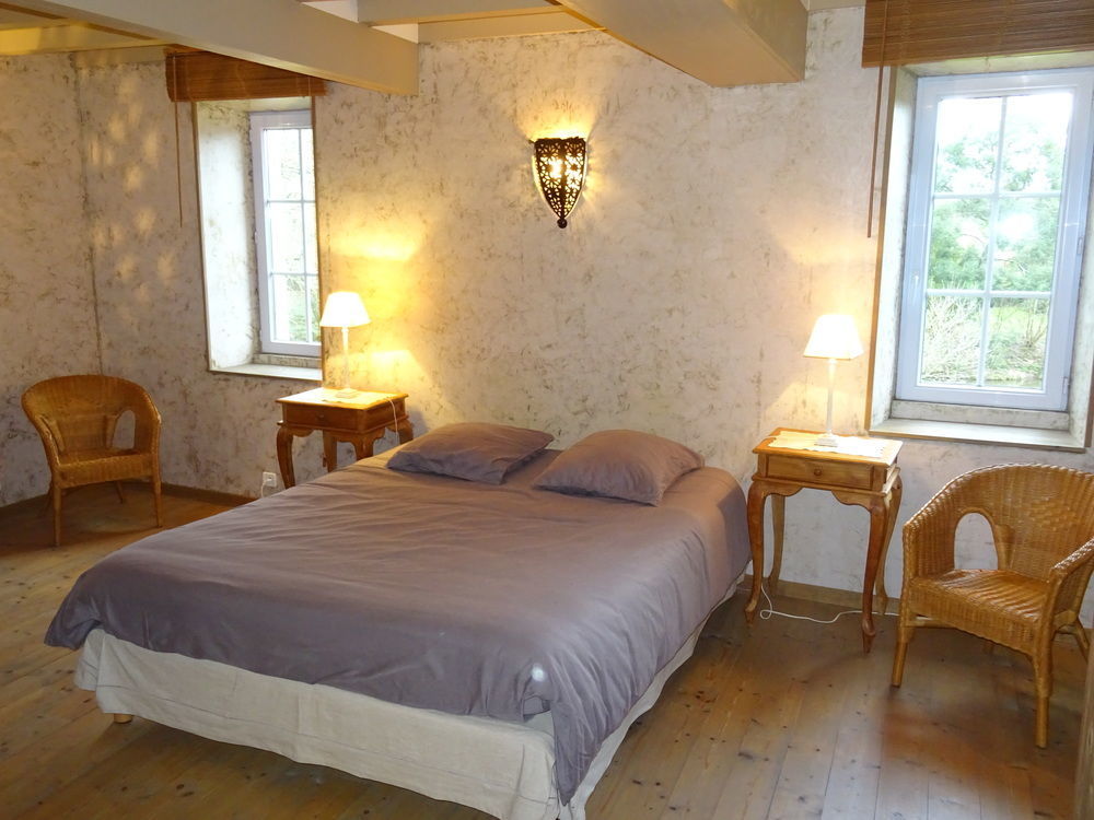 Manoir De Savigny Bed & Breakfast Вальон Екстериор снимка
