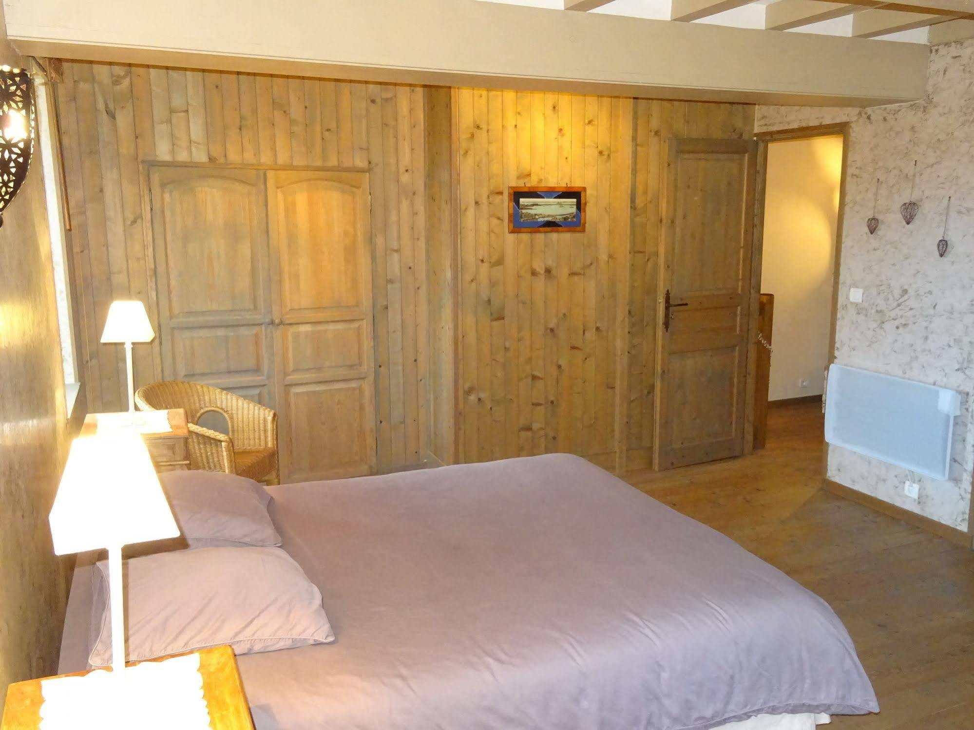 Manoir De Savigny Bed & Breakfast Вальон Екстериор снимка